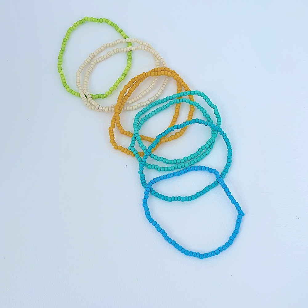 • 🤍 9 PIECE Set of Beaded Bracelets! 🤍•